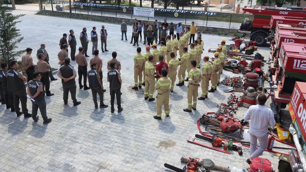 EKİPLER YANGIN RİSKİNE HAZIR