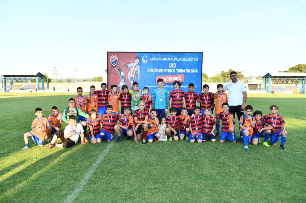 GENÇ YETENEKLER HÜNERLERİNİ SERGİLEDİ