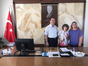 BAŞARILI ÖĞRENCİLERE KUTLAMA