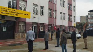 BAYRAK GÖNDERE ÇEKİLDİ, İSTİKLAL MARŞI OKUNDU