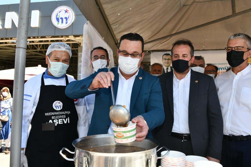 BELEDİYEDEN GELENEKSEL AŞURE İKRAMI