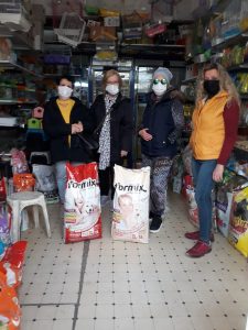 CHP’Lİ KADINLAR SOKAK HAYVANLARINI UNUTMADI