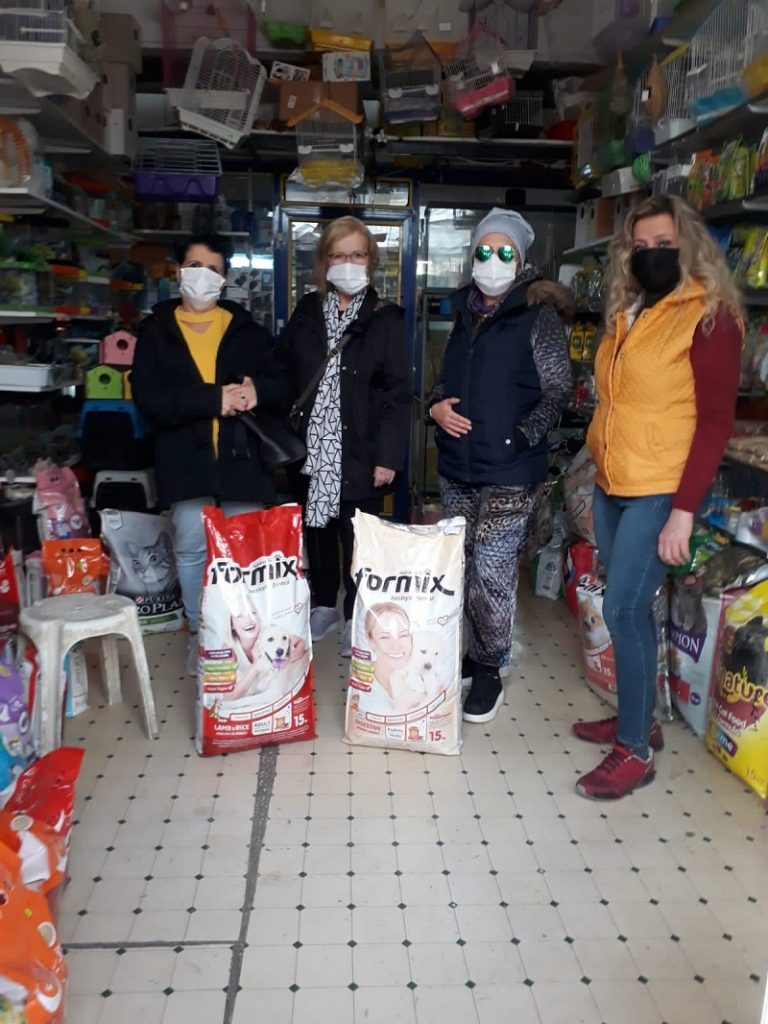 CHP’Lİ KADINLAR SOKAK HAYVANLARINI UNUTMADI