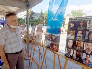 DOĞU TÜRKİSTANLI SOYDAŞLAR AİLELERİNİ ARIYOR