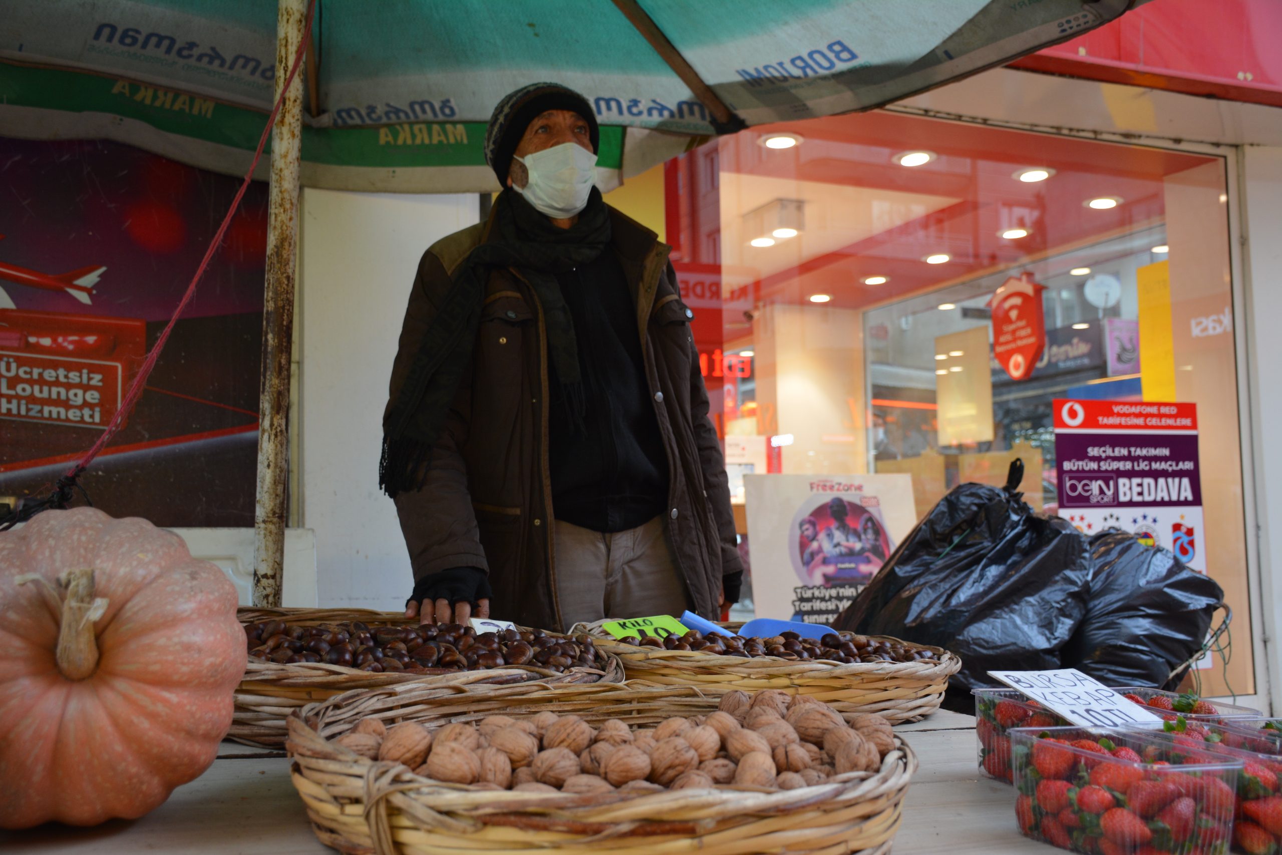 ESNAFIN CEVİZLERİ ÇALDILAR