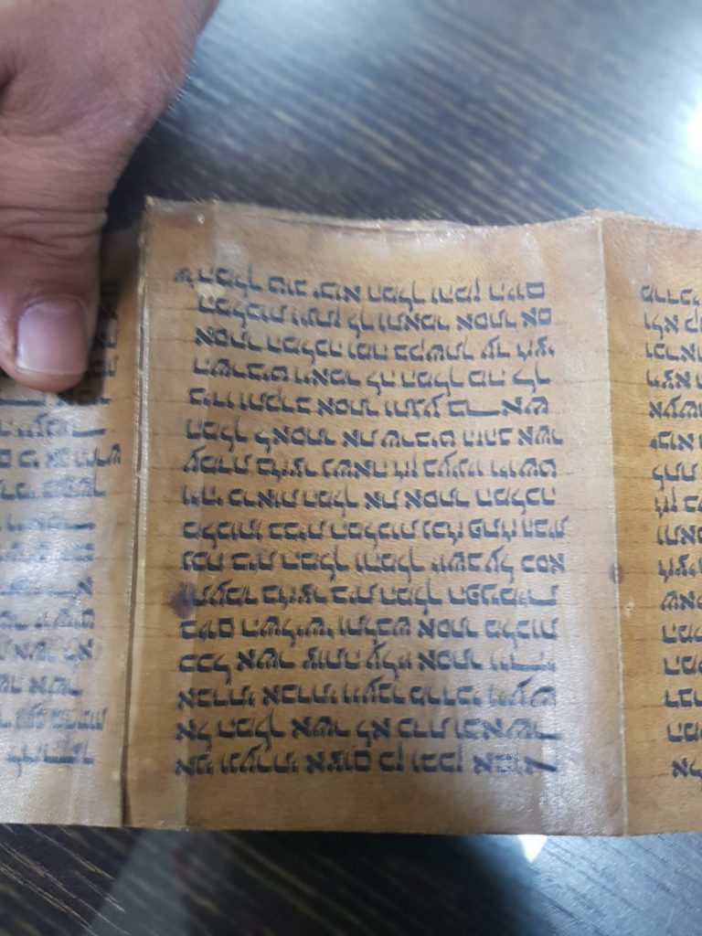 JANDARMAYA KUTSAL KİTAP SATMAYA ÇALIŞTILAR