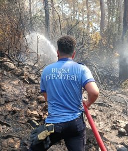 KAHRAMANLAR ALEVLERLE SAVAŞIYOR