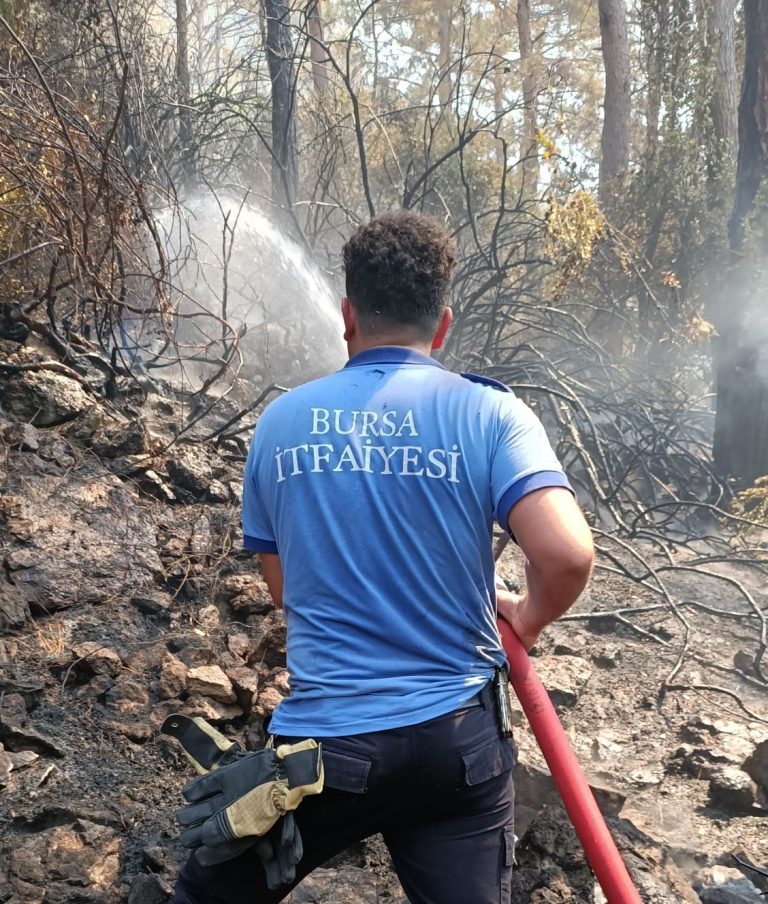 KAHRAMANLAR ALEVLERLE SAVAŞIYOR