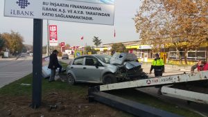 KAVŞAKTA MADDİ HASARLI KAZA