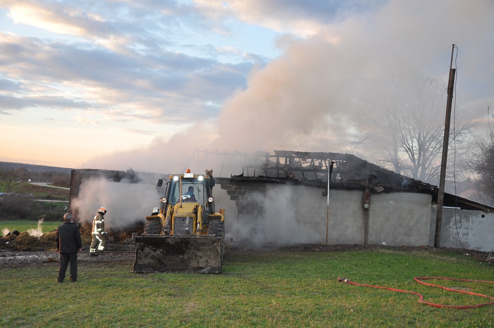 MUHTARIN EVİ KÜLE DÖNDÜ