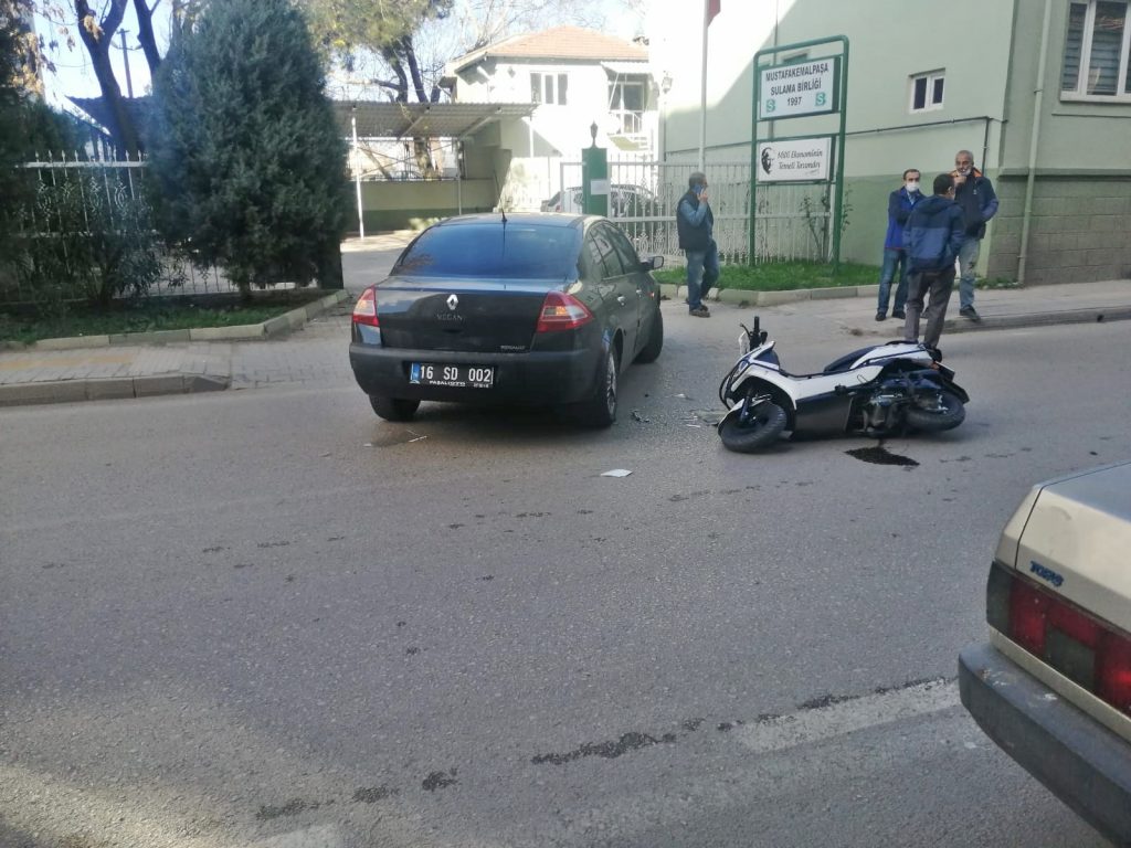RESMİ ARAÇLA MOTOSİKLET ÇARPIŞTI