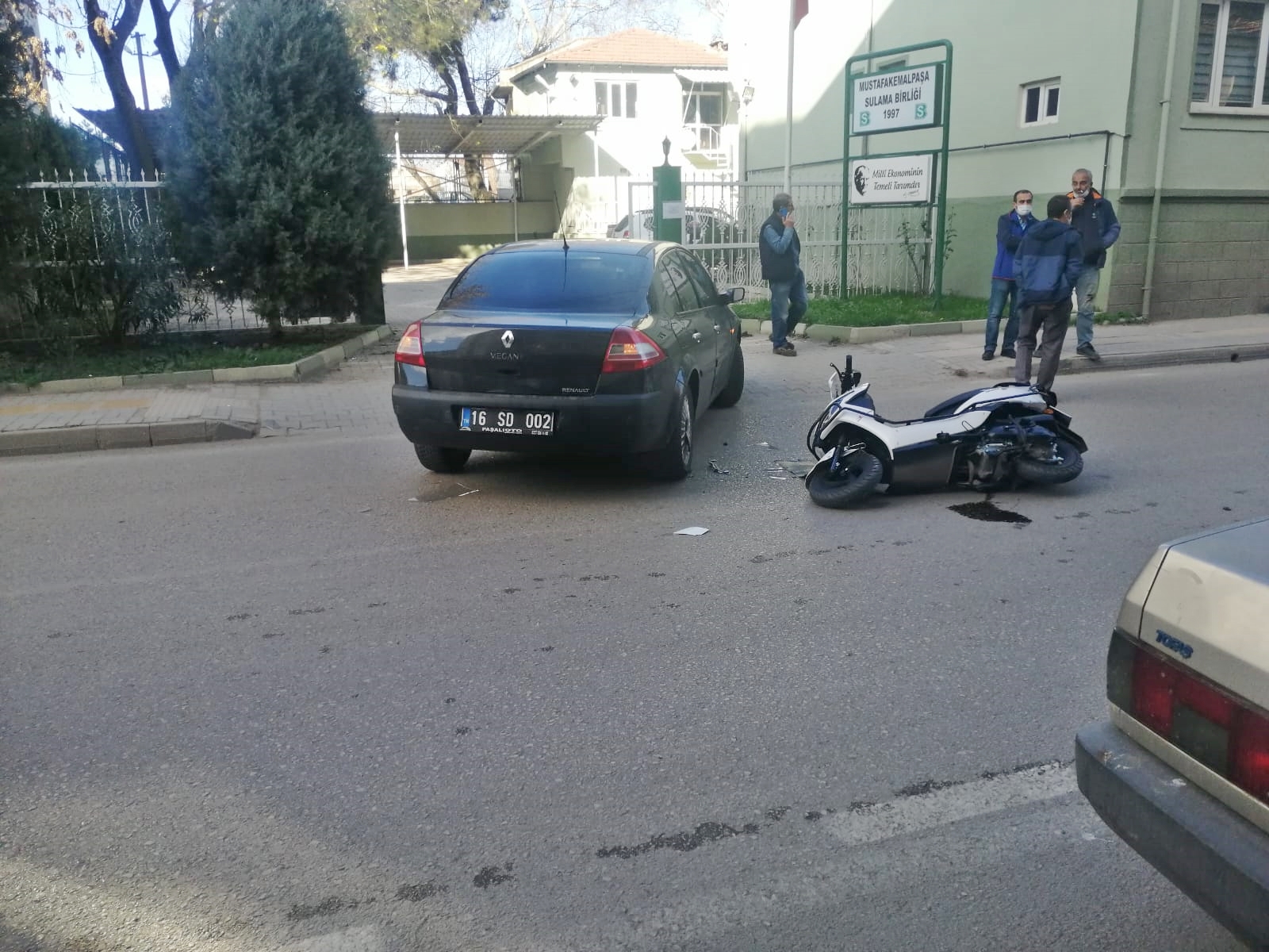 RESMİ ARAÇLA MOTOSİKLET ÇARPIŞTI