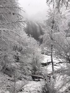 SUUÇTU BEYAZ GELİNLİĞİNİ GİYDİ