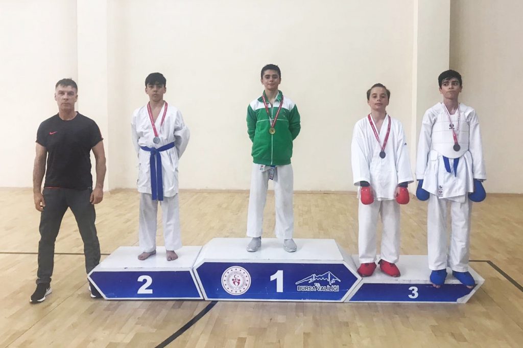 TATAMİ’DE 8 MADALYA