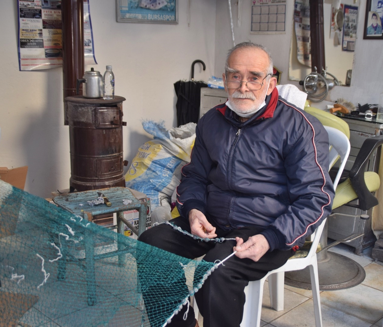 TAVSİYE ÜZERİNE BAŞLADI, 30 YILDIR AĞ ÖRÜYOR