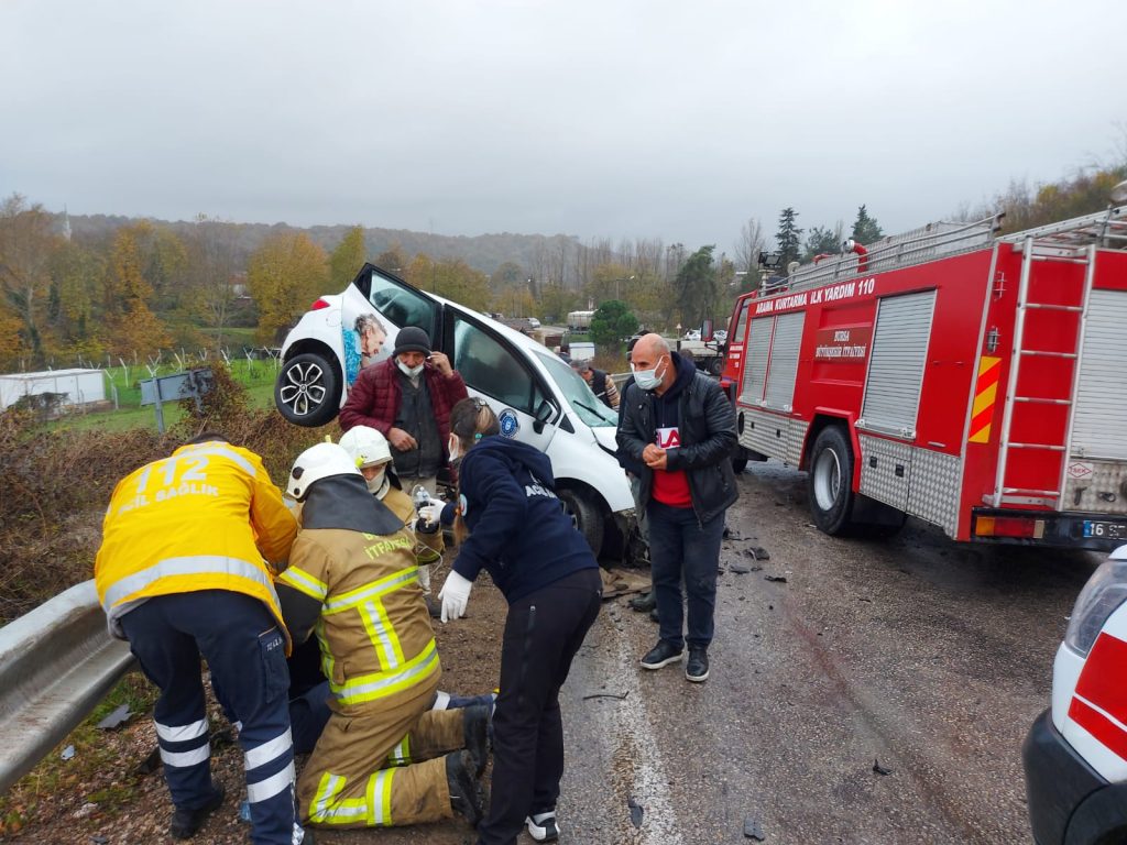 TÜMBÜLDEK YOLUNDA FECİ KAZA
