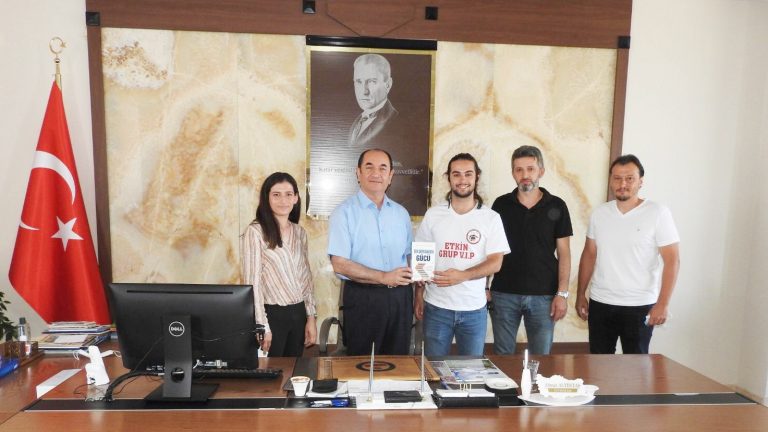 YKS BİRİNCİSİNE KUTLAMA