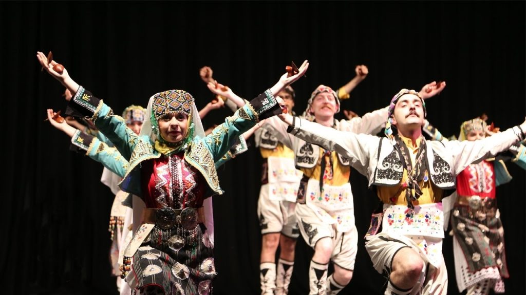 HALK DANSLARI ŞÖLENİNE YANGIN ENGELİ