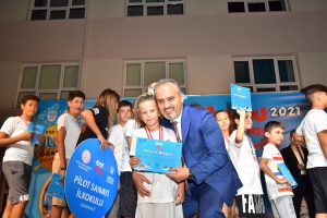 ‘NEŞELİ HAVUZLAR MUTLU ÇOCUKLAR’