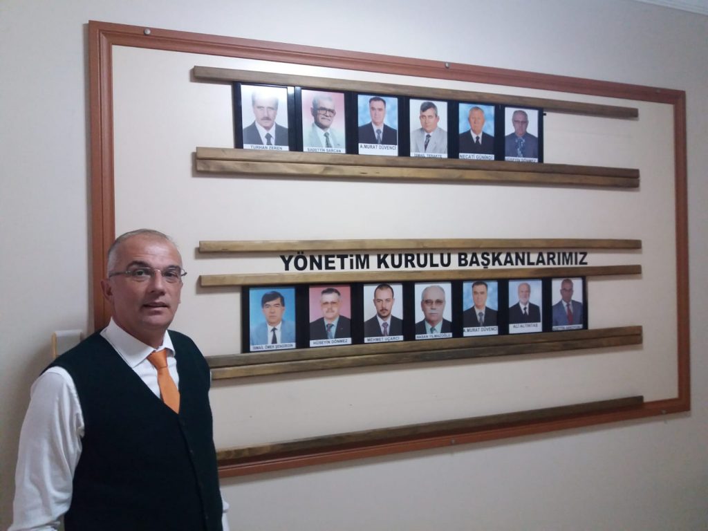TİCARET BORSASI ÖĞRENCİLERİN YANINDA