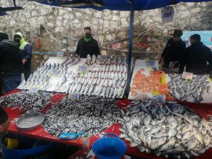 BALIK FİYATLARINI SOĞUK HAVA VURDU