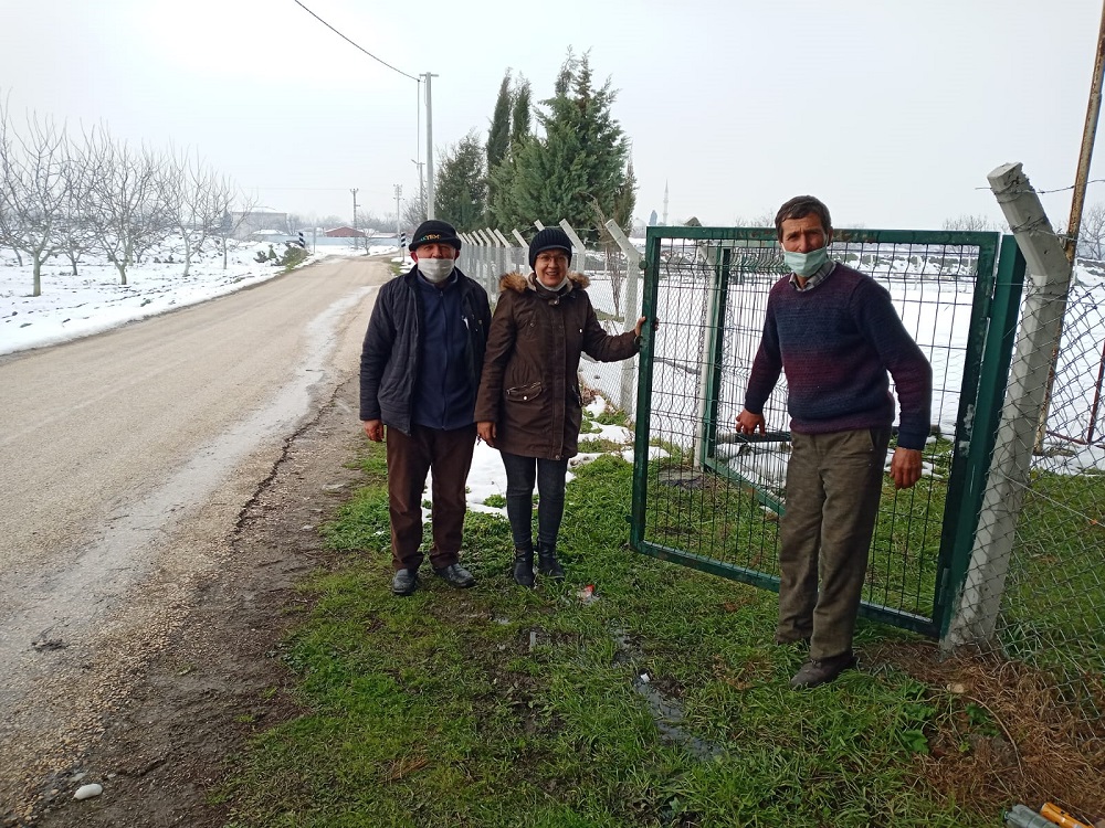 MEZARLIK KAPILARINI HURDACIYA VERMİŞ