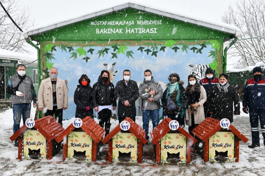 MUSTAFAKEMALPAŞA KEDİ EVLERİ İLE DONATILDI