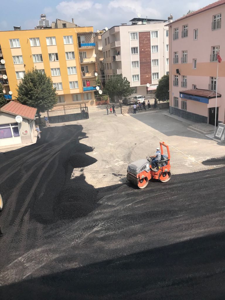 YUNUS EMRE’YE SICAK ASFALT