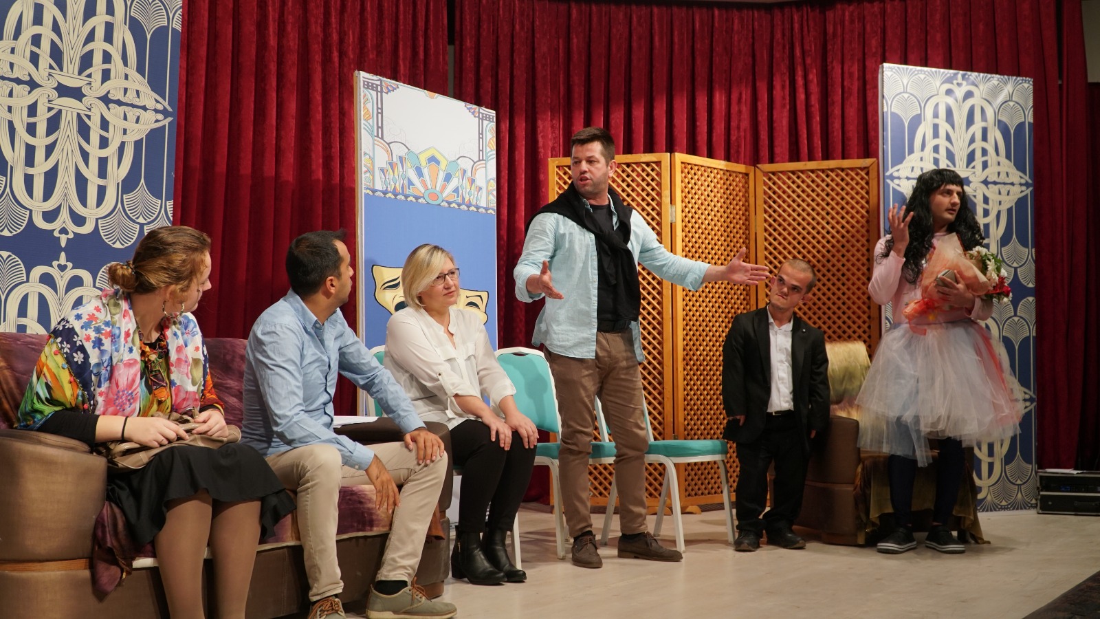 BÖLGE TİYATROSU SKEÇLERLE PERDEYİ AÇTI