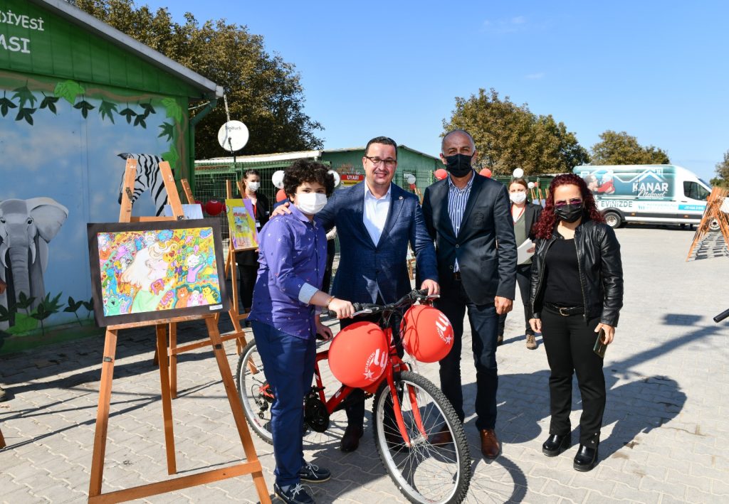 HAYVAN SEVGİSİ RESİMLERLE ANLATILDI