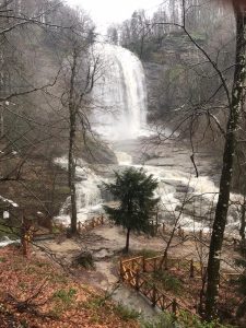 SUUÇTU ŞELALESİ ÇAĞLIYOR