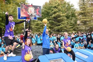 250 BİN ÇOCUK SAHAYA İNİYOR