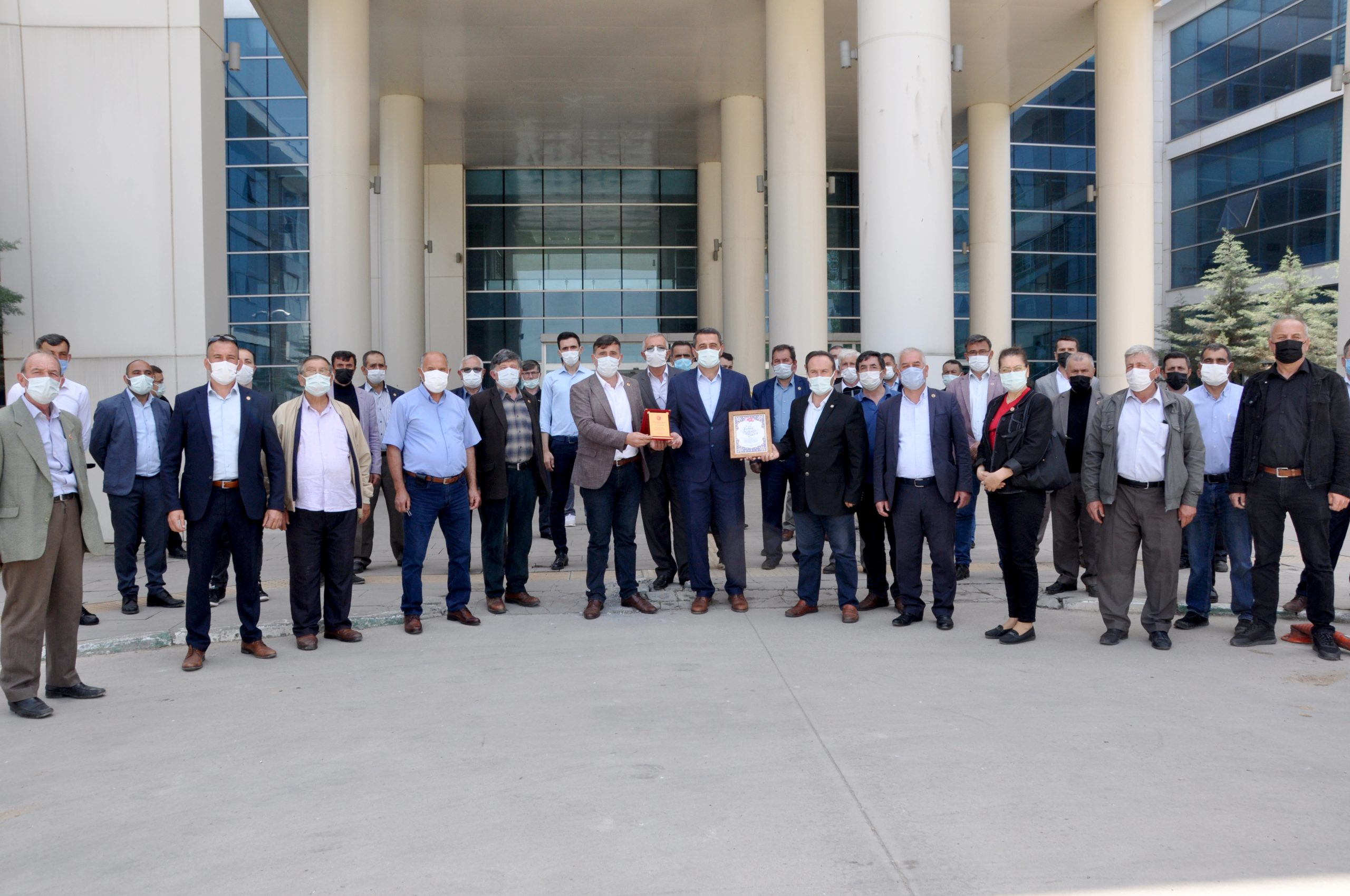 HASTANE MÜDÜRÜNE TEŞEKKÜR PLAKETİ