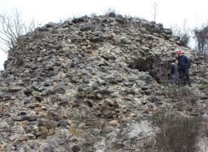 KESTELEK KALESİ ONARIM BEKLİYOR