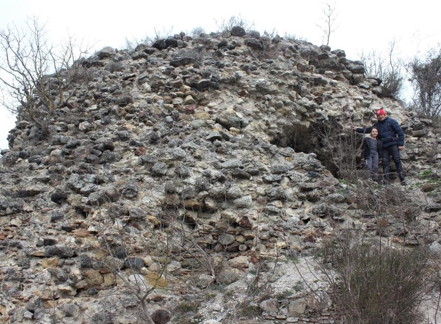 KESTELEK KALESİ ONARIM BEKLİYOR
