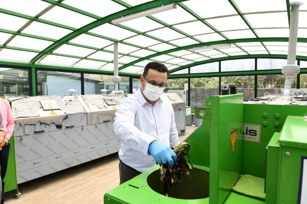 YEŞİL ATIKLAR GÜBRE OLUYOR