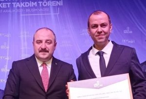 GURURLANDIRAN ÖDÜL