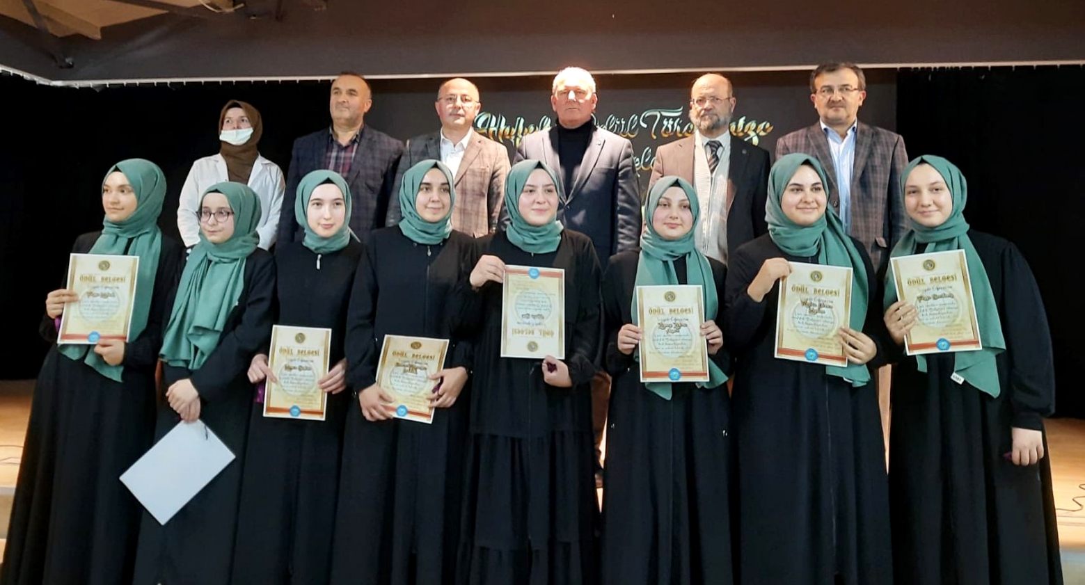 HAFIZLAR BELGELERİNE KAVUŞTU