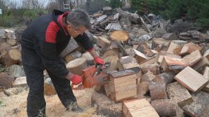 İHTİYAÇ SAHİPLERİNE YAKACAK DESTEĞİ