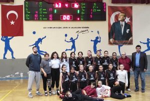 KIZLAR GALİBİYET PEŞİNDE