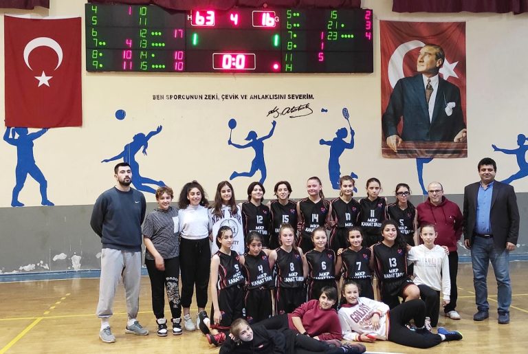 KIZLAR GALİBİYET PEŞİNDE