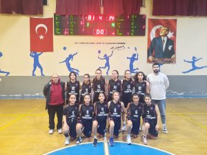 KIZLAR RAKİP TANIMIYOR