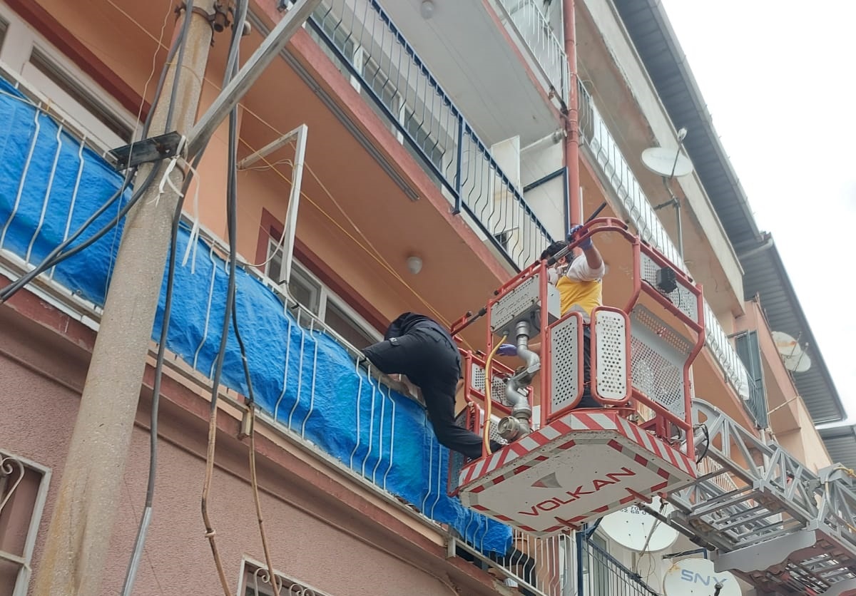 YAŞLI KADININ İMDADINA İTFAİYE YETİŞTİ