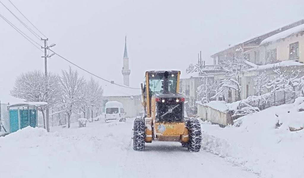 100 MAHALLENİN YOLU AÇILDI