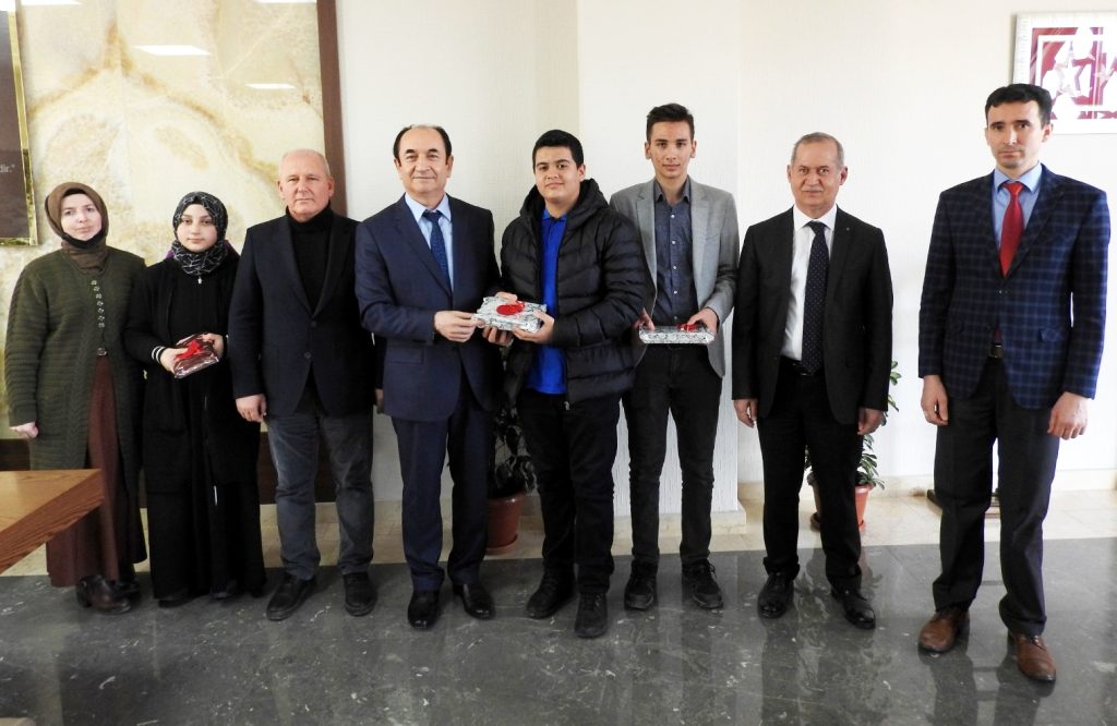 BAŞARILI ÖĞRENCİLERE ÖDÜL