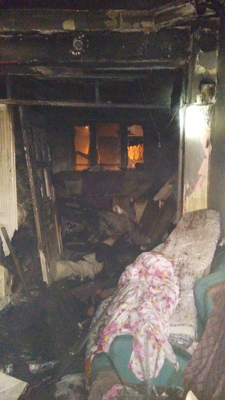 İKİ KATLI EVİ ALEVLER SARDI