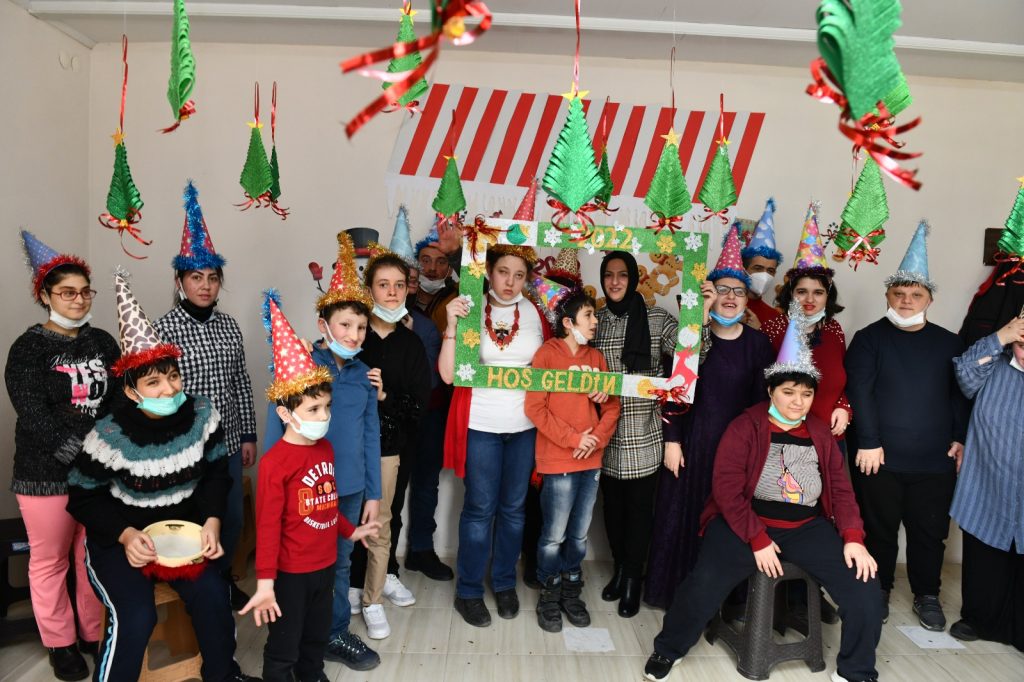 ÖZEL ÖĞRENCİLERİN YENİ YIL COŞKUSU