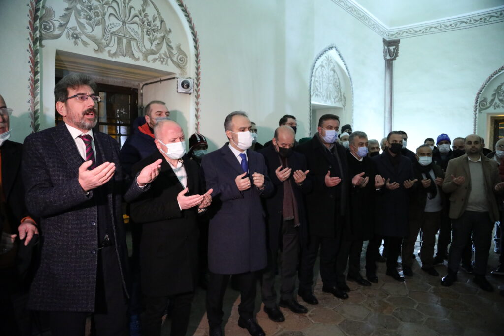 CAMİLERDE KANDİL COŞKUSU