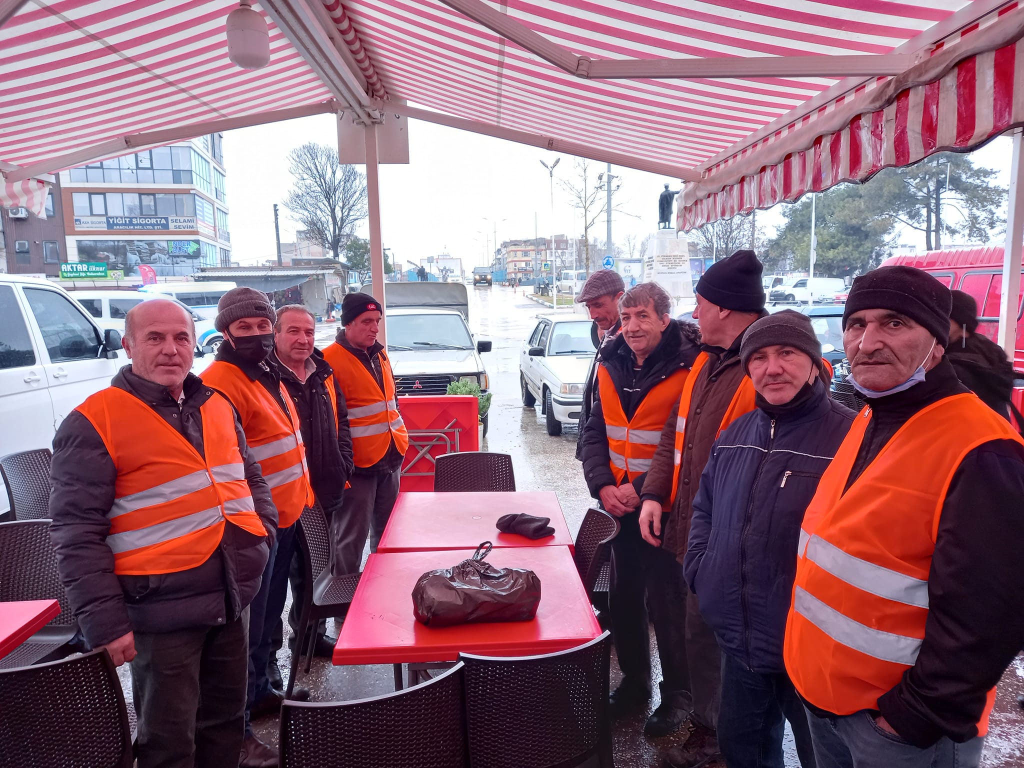 EMEKLİ İŞÇİLERDEN TAZMİNAT EYLEMİ