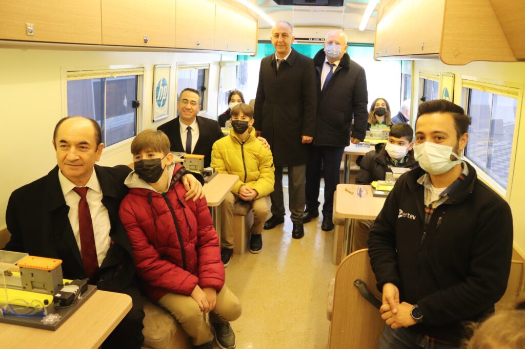 ‘HAYAL ET, TASARLA, ÜRET’